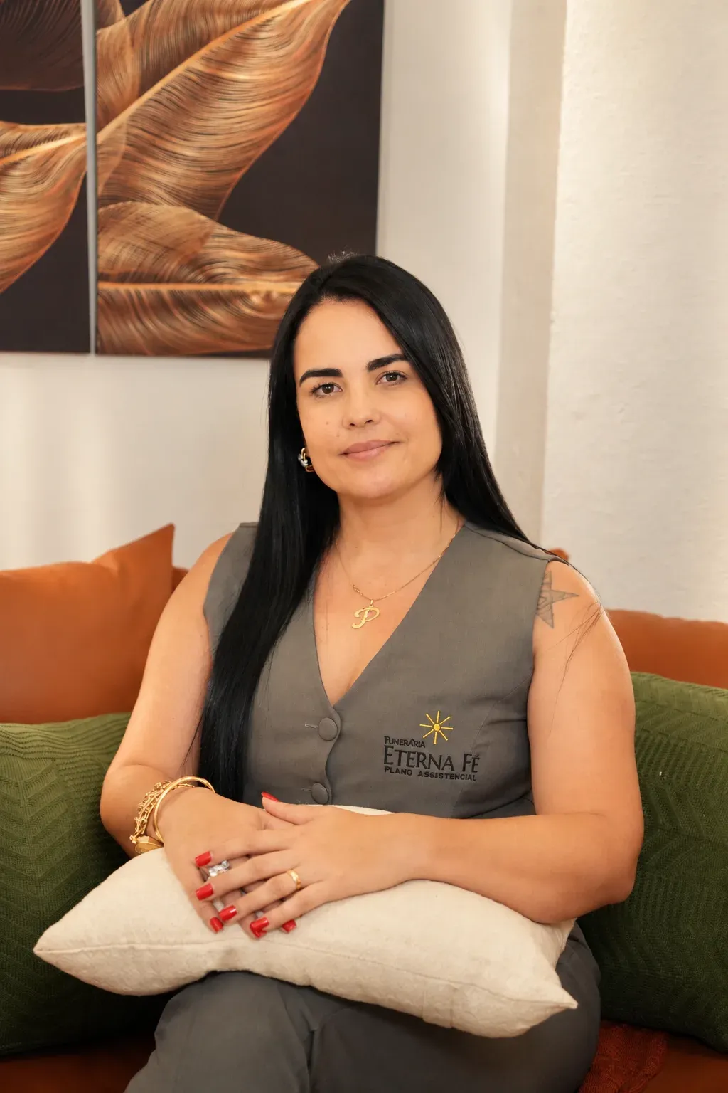 Integrante da equipe no espaço de acolhimento